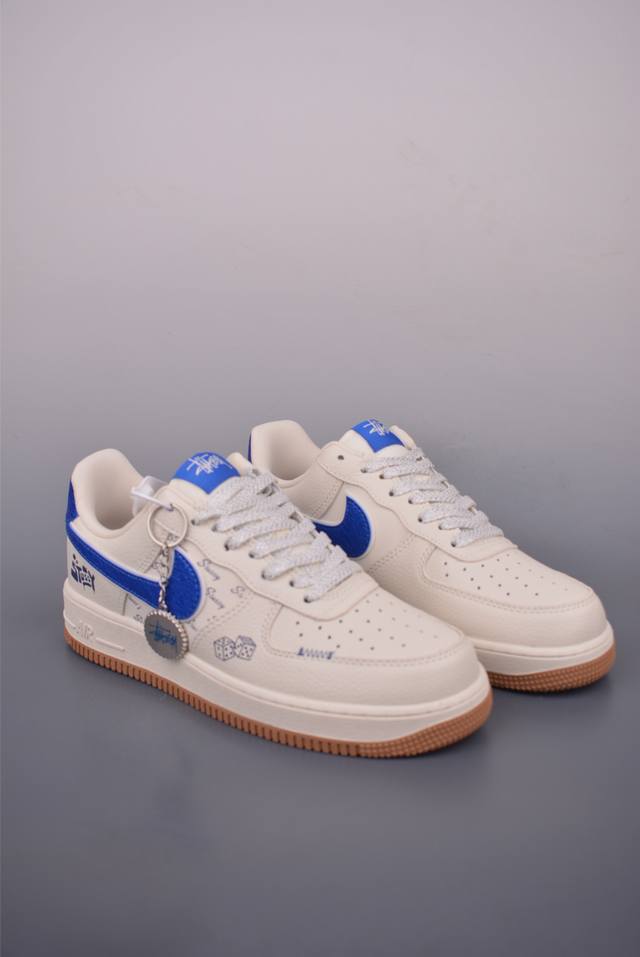 Nike Air Force 1 Low Stussy collaboration, original last and cardboard for a pur