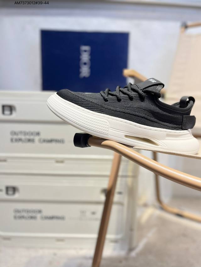 Dior Dior top imported materials are extremely skin-friendly and comfortable to
