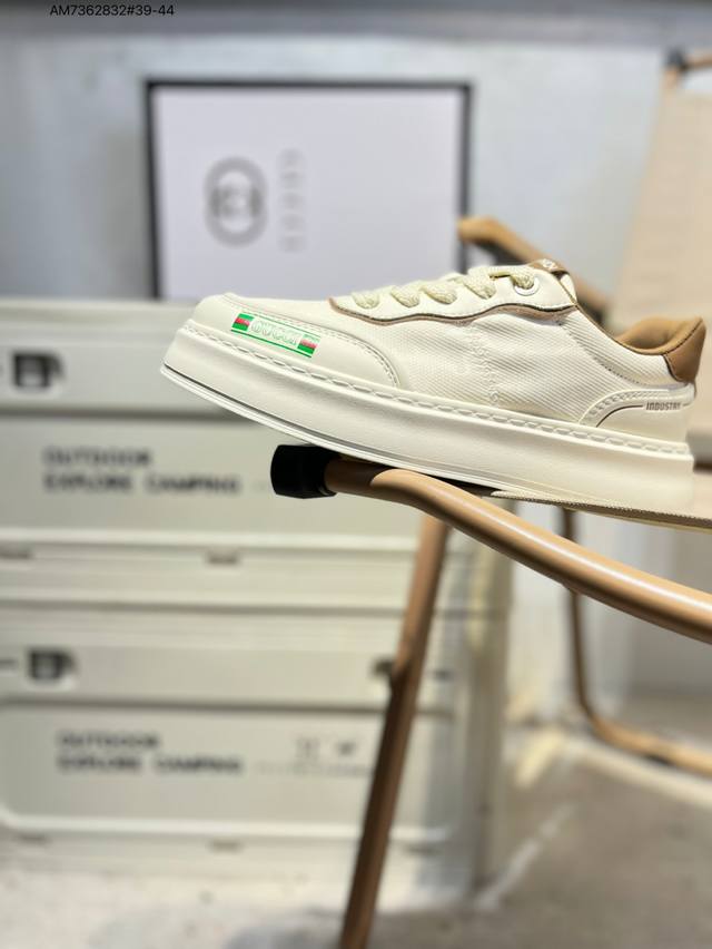Gucci's premium imported materials are extremely skin-friendly and comfortable,