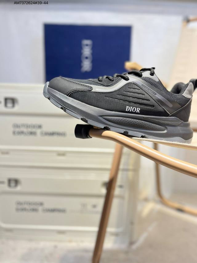 Dior Dior top imported materials are extremely skin-friendly and comfortable to