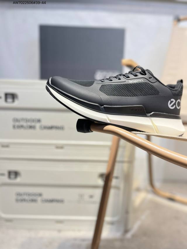 Ecco men's shoes are lightweight, breathable, comfortable, durable, and skin-fri
