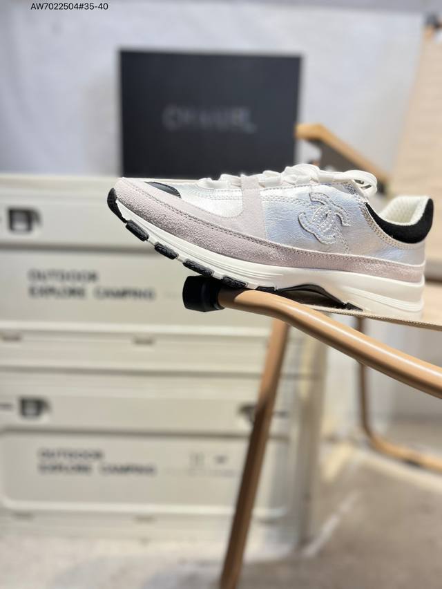 Chanel 25Ss Spring/Summer new counter top casual sports shoes. This classic desi