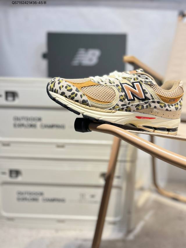 New Balance 2R Retro Single New Balance 2R classic colorway, inherited from the