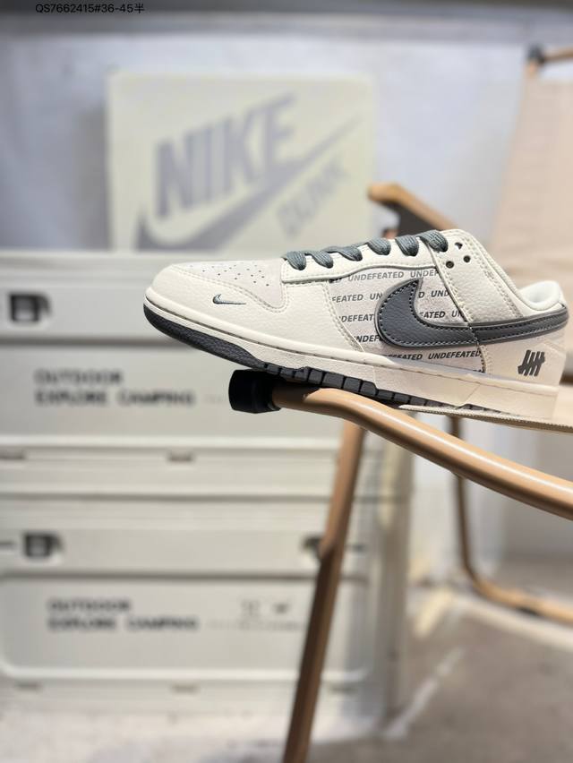 Nike SB Dunk Low, a highly recommended new colorway from a leading manufacturer.