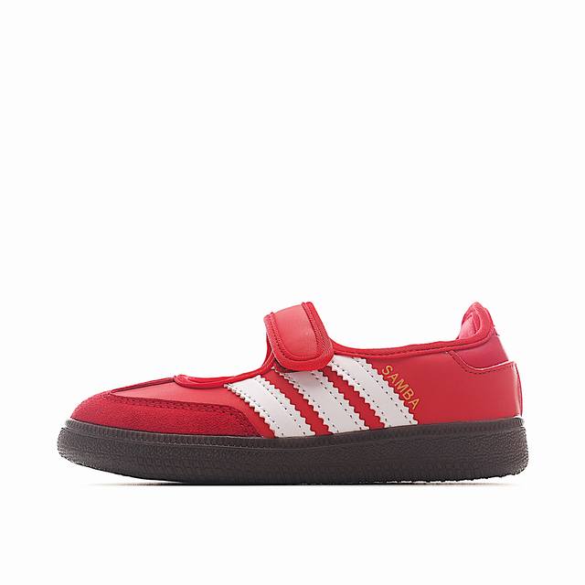 Featuring a modern take on the trendy Mary Jane aesthetic, this understated shoe