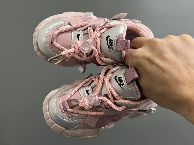 Special Offer: Nike's new shoelace buckle kids' dad shoes. Sizes: 26-37. Classic