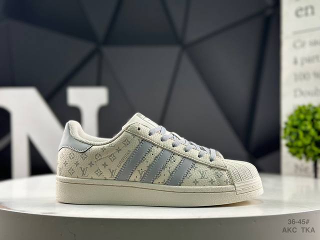 Overseas hit limited edition! High-end customized Adidas Adidas high-end custom