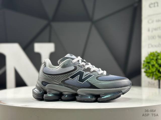 New Balance Nb U 0 running shoes. This remake of a classic shoe incorporates po