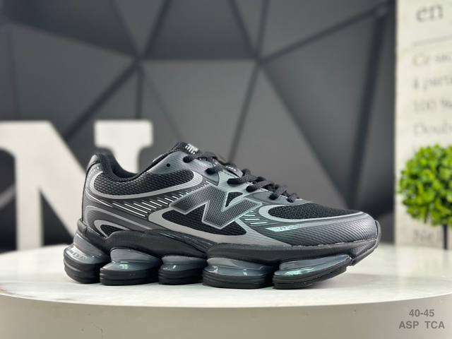 New Balance Nb U 0 running shoes. This remake of a classic shoe incorporates po