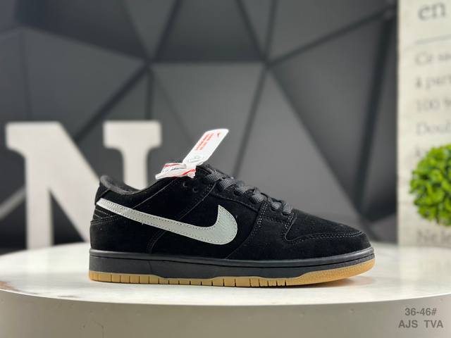 Nike Sb Dunk Low Pro unisex sneakers are retro sneakers that let you step out an