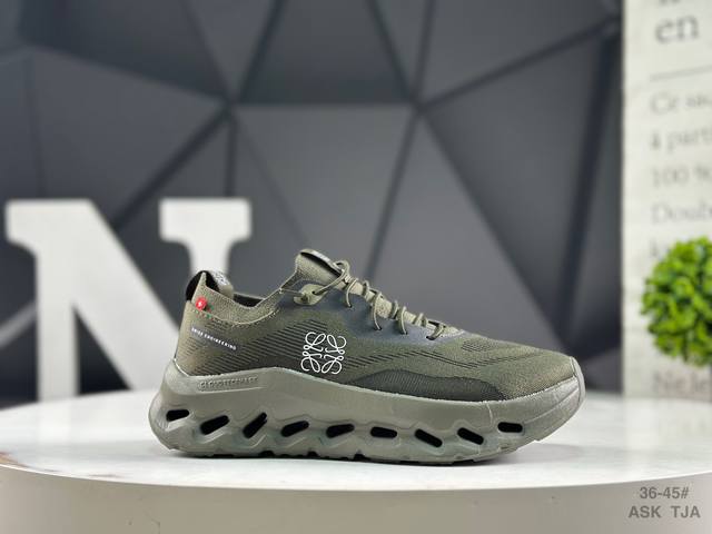On Angpao Cloud lightweight sports casual shoes! Very comfortable, with a soft a