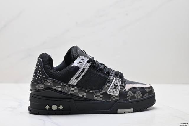Corporate-grade Louis Vuitton Trainer Sneaker Low, a versatile sneaker for casu