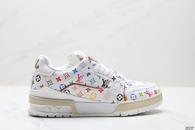 Corporate-grade Louis Vuitton Trainer Sneaker Low, a versatile sneaker for casu