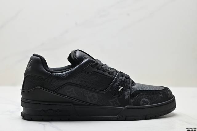 Corporate-grade Louis Vuitton Trainer Sneaker Low, a versatile sneaker for casu
