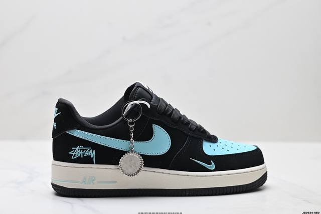 Corporate-grade Nike Air Force 1'07 low-top versatile casual sneakers. Soft, re