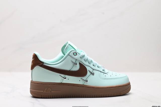 Corporate-grade Nike Air Force 1'07 low-top versatile casual sneakers. Soft, re