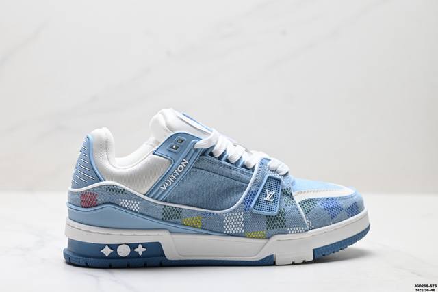 Corporate-grade Louis Vuitton Trainer Sneaker Low, a versatile sneaker for casu