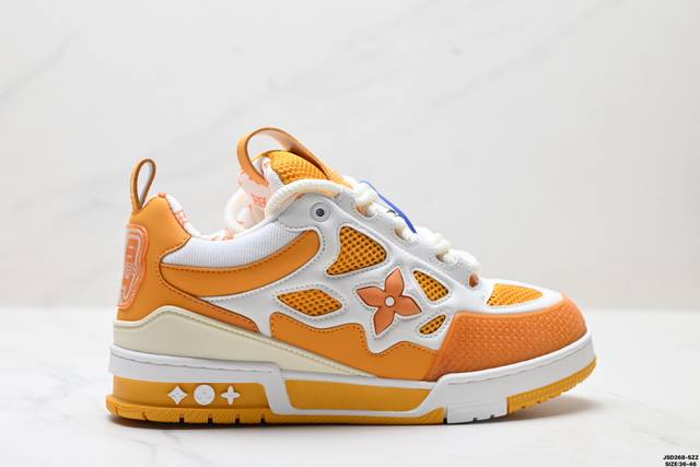 Corporate-grade Louis Vuitton Trainer Sneaker Low, a versatile sneaker for casu