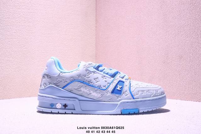 Corporate-grade Louis Vuitton Trainer Sneaker Low, a versatile sneaker for casu