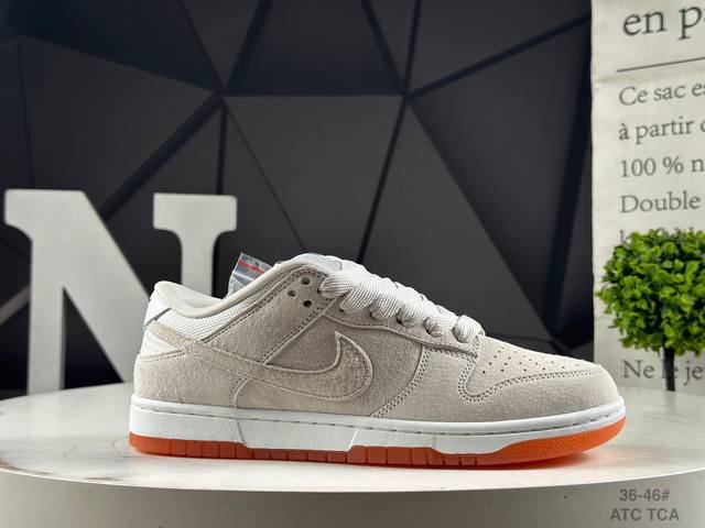 A company-grade, top-tier Nike SB Dunk Low Pro Dunk Series retro low-top casual