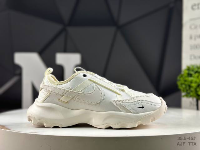 Nike Tc 7900 new dad shoes are injected with extraordinary fashion breath to cre