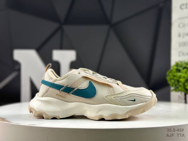 Nike Tc 7900 new dad shoes are injected with extraordinary fashion breath to cre
