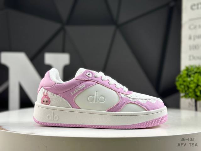 Alo Yoga. This style is worn by celebrities like Yi Mengling, Jisoo, and others.