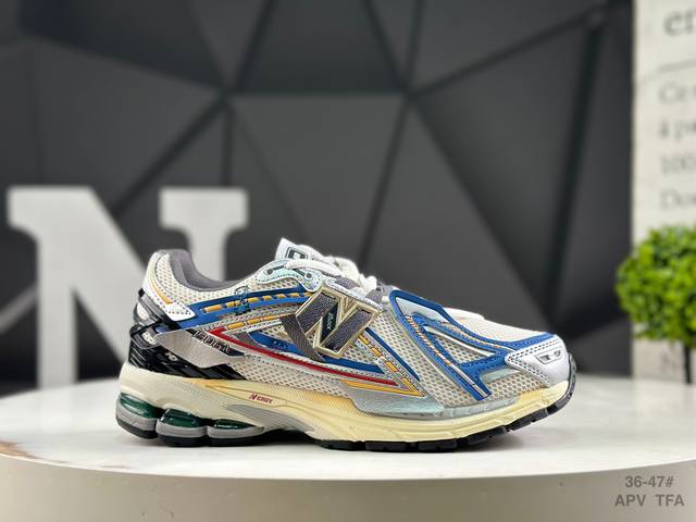 Nb New Balance M1906 Nb's classic dad shoe, layered with retro elements, boasts