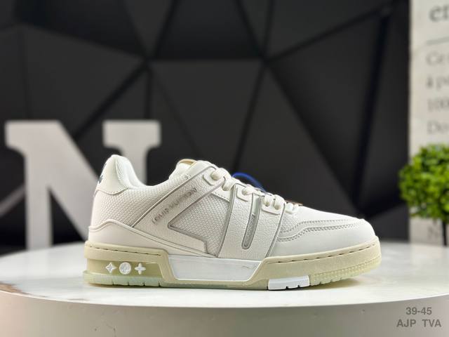 Louis Vuitton LV Louis Vuitton sneakers are a favorite among celebrities. Their