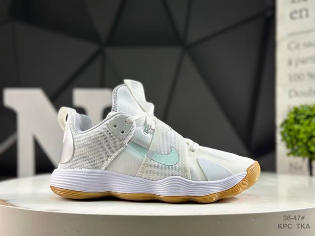Nike React Hyperset This Nike React Hyperset provides excellent traction for bas