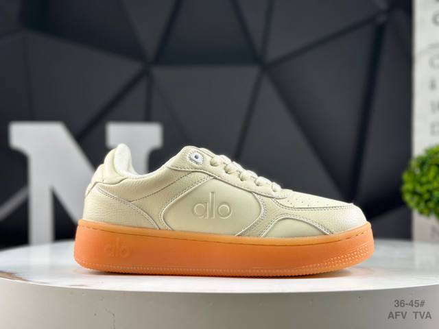 Alo Yoga. This style is worn by celebrities like Yi Mengling, Jisoo, and others.