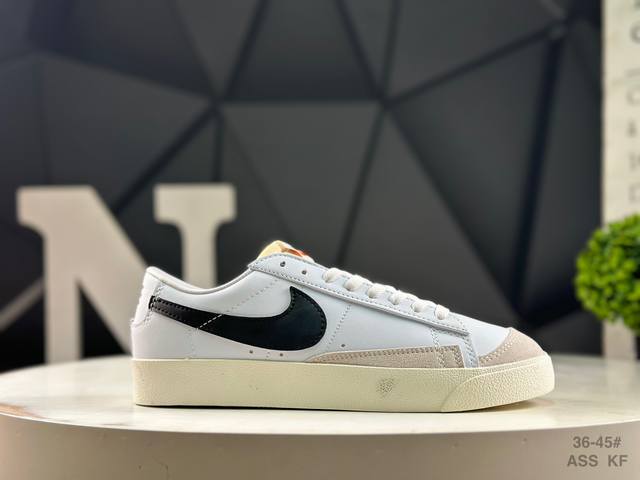 Authentic half-size Nike Blazer Low '77 Jumbo. A versatile piece, this all-new u