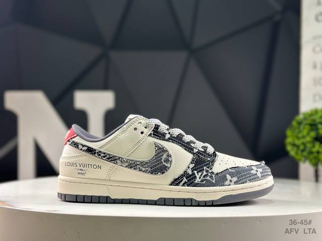 Company-grade half-size Nike SB Dunk Low. Purely original, from a major manufact