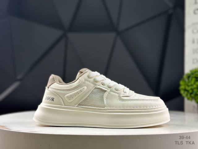 Dior Jordan 1 Dior fashionable sports casual style. Unique and exclusive to the