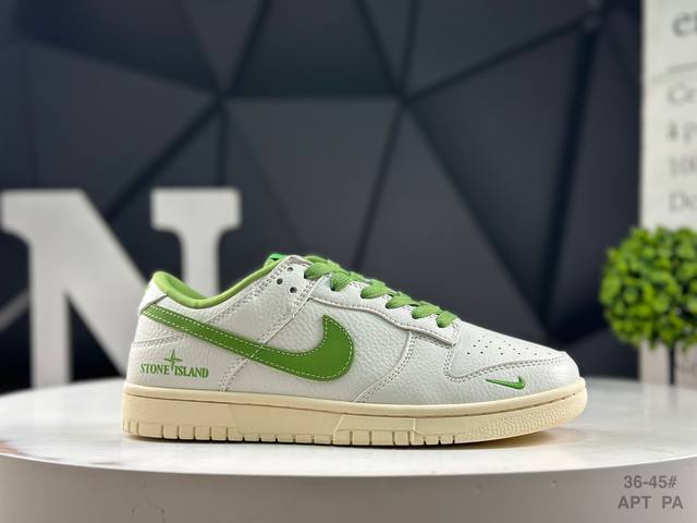 Special offer Nike SB Dunk Low x Louis Vuitton. Purely authentic, from a leading