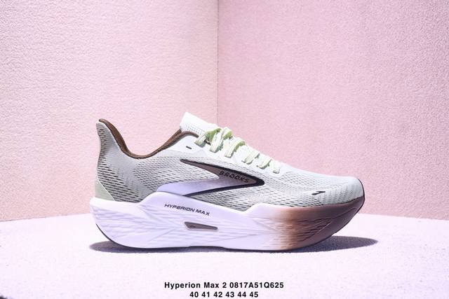 is developed based on an upgraded original last, featuring a breathable mesh up