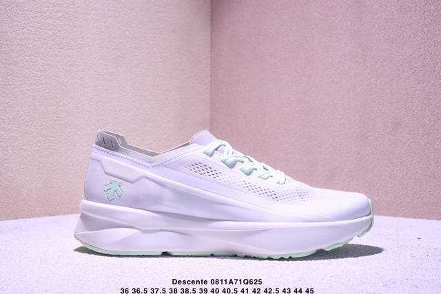 Men's and women's shoes are made in half sizes with genuine labels. The origina