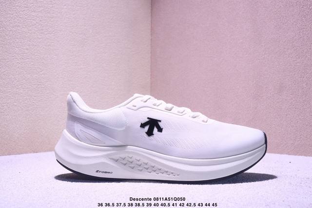 Men's and women's shoes are made in half sizes with genuine labels. The origina
