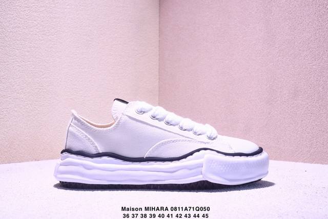 Shawn Yue's favorite item, the Mmy Blakey dirty shoes, are the same retro dissol