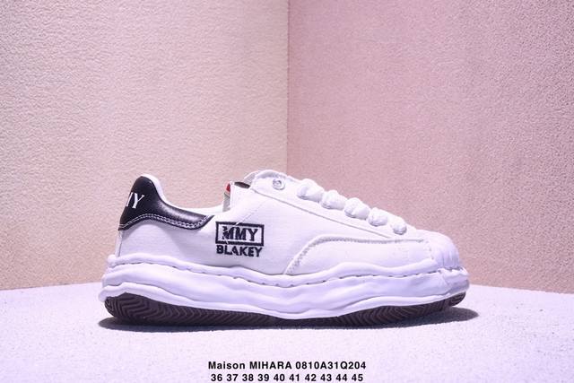 Shawn Yue's favorite item, the Mmy Blakey dirty shoes, are the same retro dissol