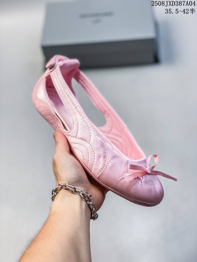 Puma x Balenciaga Speedcat series thin-soled shoes with rounded toes and distres