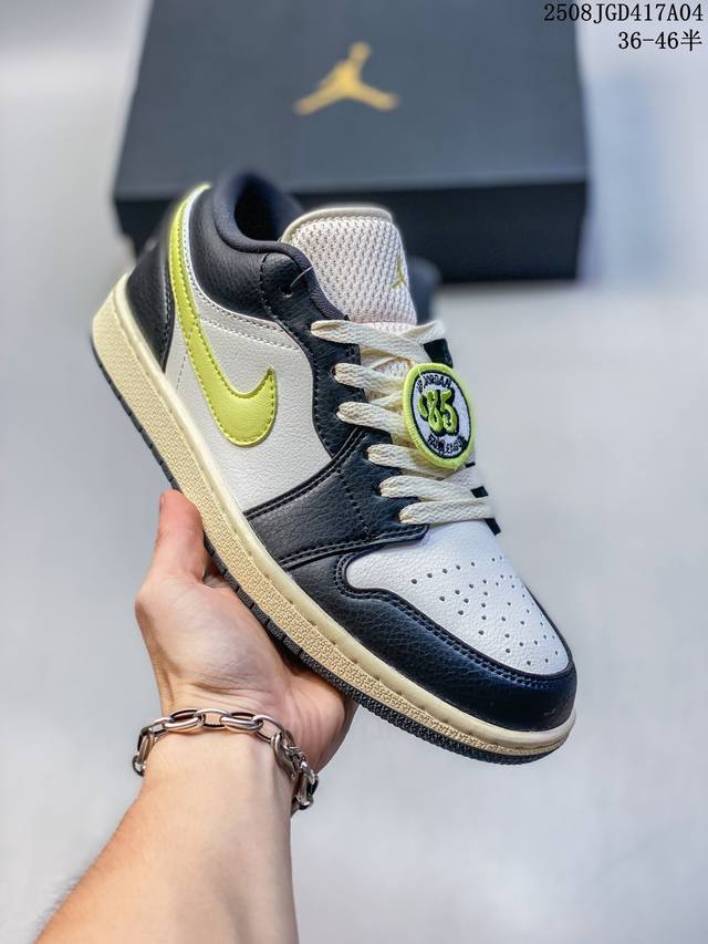 Top layer with half size Air Jordan 1 Low Football Grey Midnight Navy Low-top wh