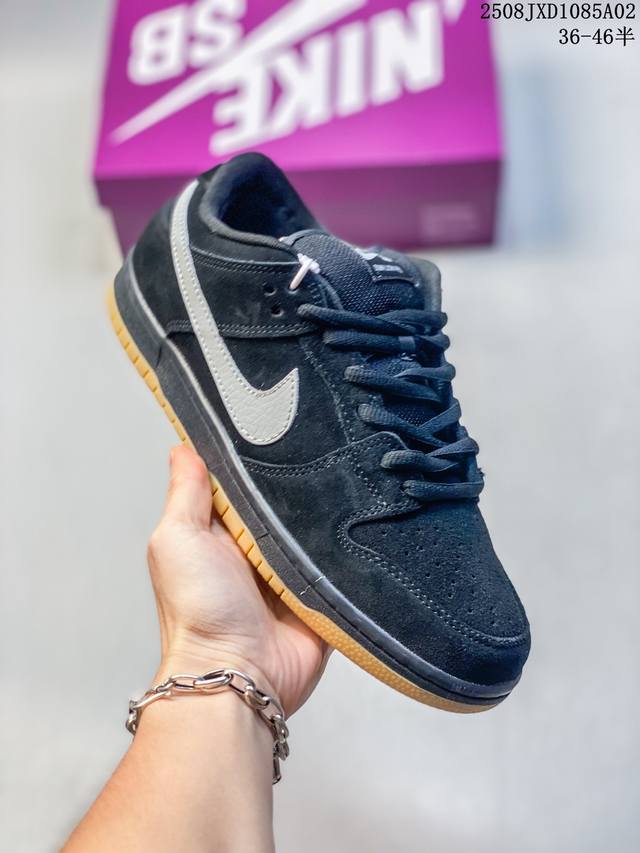 Authentic, half-size Nike SB Dunk Low Pro retro low-top casual skateboarding sh