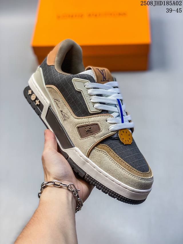 Louis Vuitton LV Louis Vuitton sneakers are fashionable, trendy, thick-soled, an