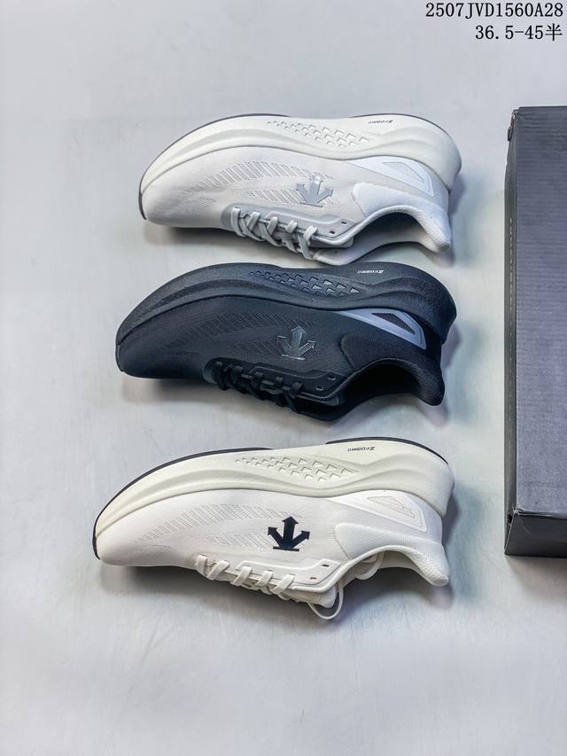 Company-level Descente Run Step comfortable and versatile shock-absorbing, wear-