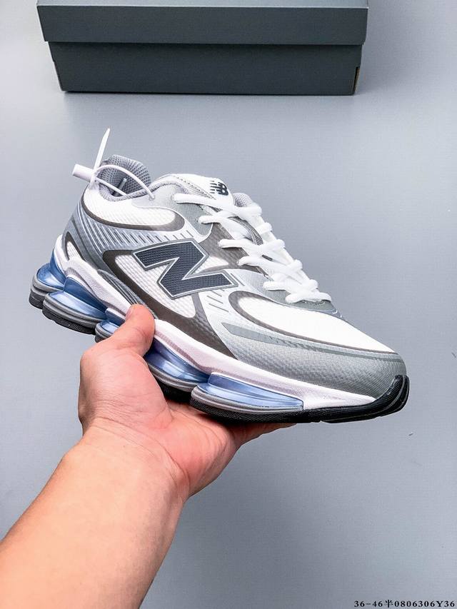 New Balance Nb U 0Ea running shoes. This remake of a classic shoe incorporates