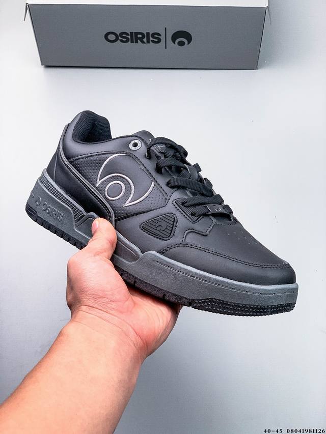 Osiris low-top casual sneakers are made from genuine top-grain materials. Exclus