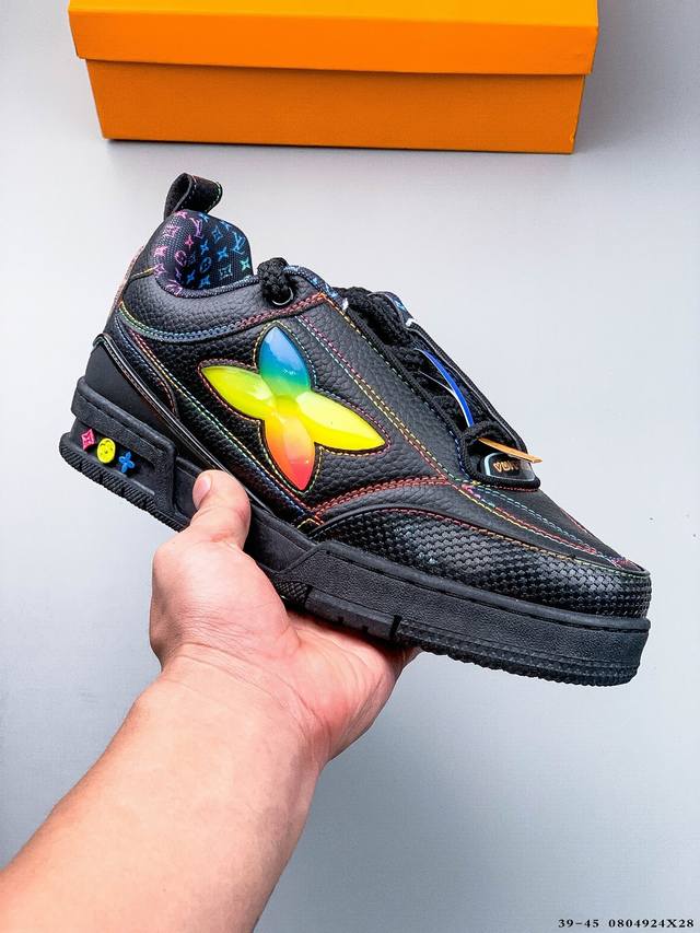 Louis Vuitton LV Louis Vuitton sneakers are a must-have on the fashion and enter