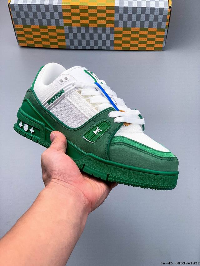 Louis Vuitton LV Louis Vuitton sneakers are a must-have on the fashion and enter