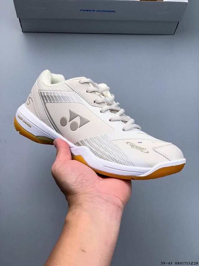 Corporate-grade Yonex running shoes, badminton shoes, Yy training and competiti